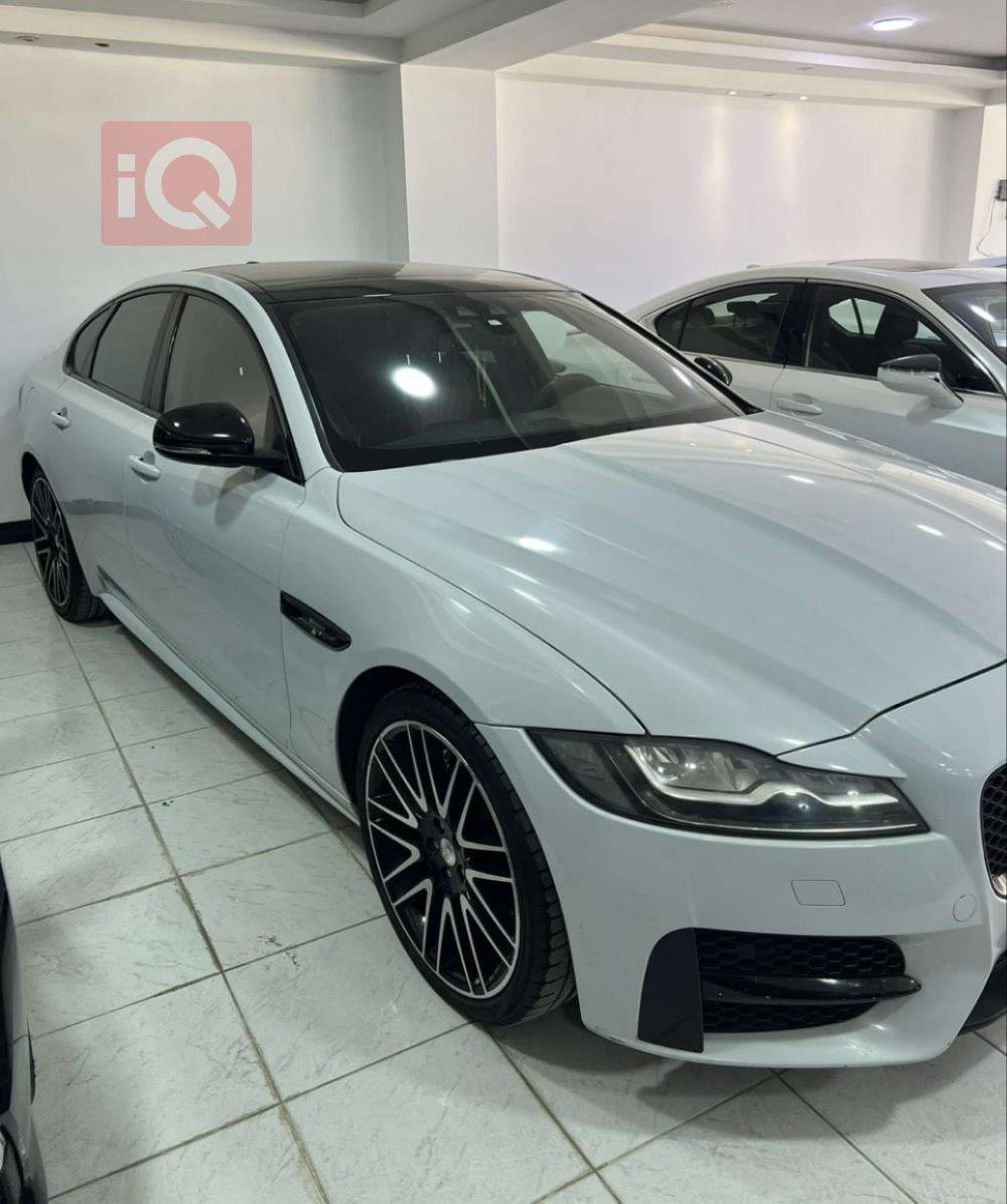 جاكوار XF